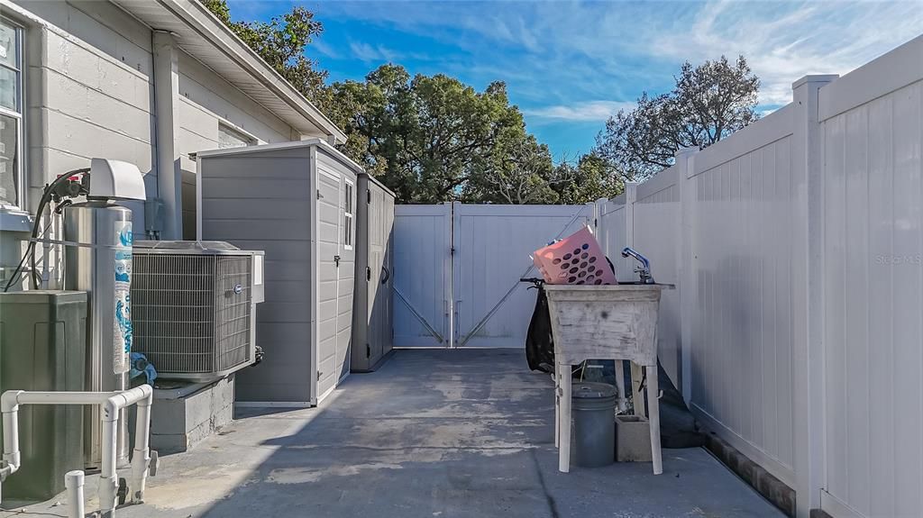 На продажу: $330,000 (4 спален, 2 ванн, 1263 Квадратных фут)