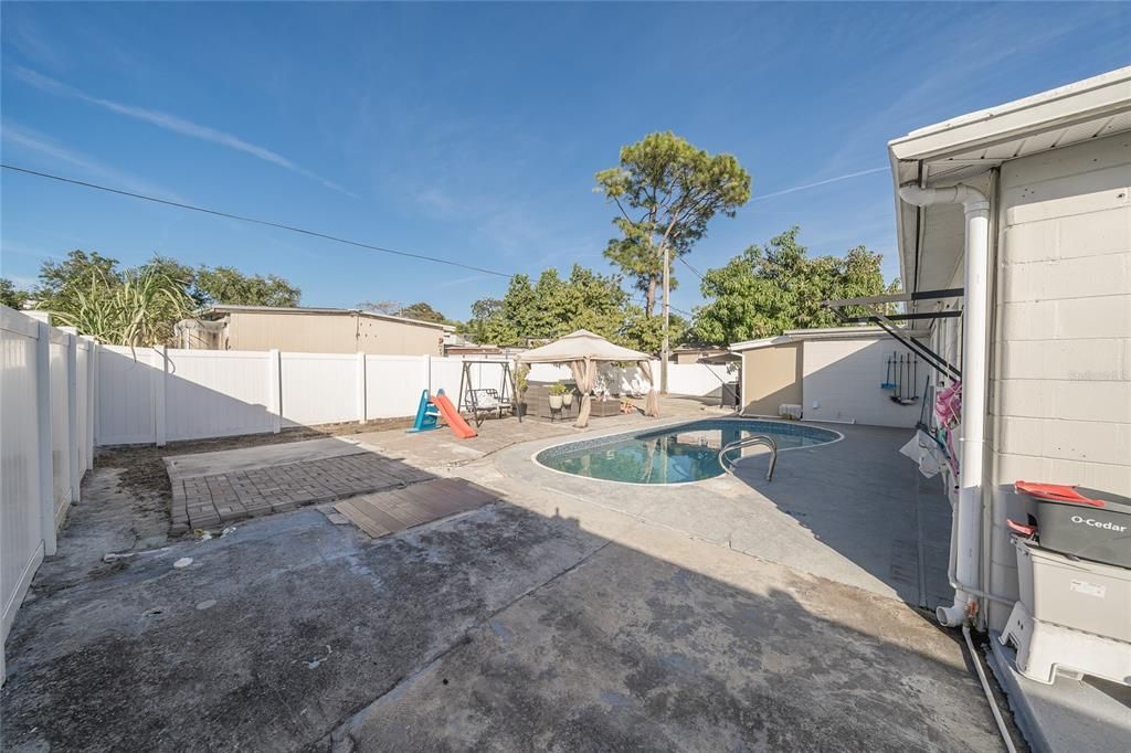 На продажу: $330,000 (4 спален, 2 ванн, 1263 Квадратных фут)