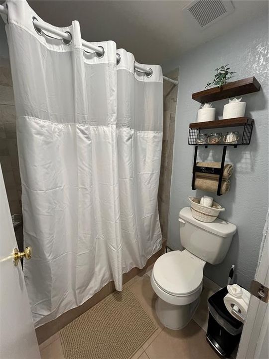 На продажу: $330,000 (4 спален, 2 ванн, 1263 Квадратных фут)