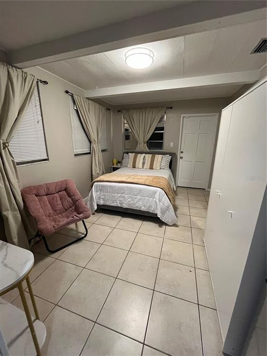 На продажу: $330,000 (4 спален, 2 ванн, 1263 Квадратных фут)