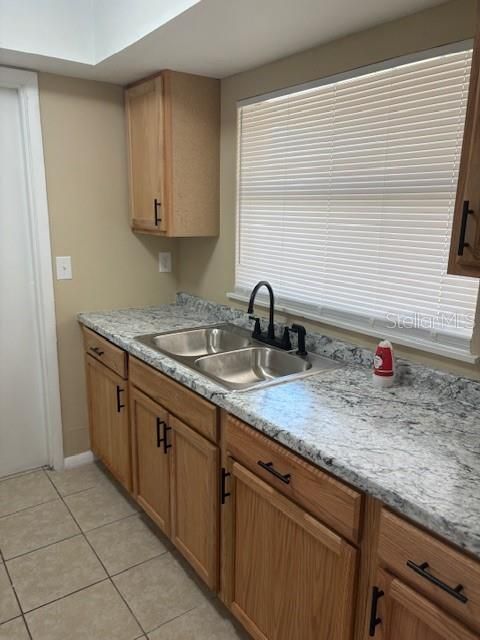 В аренду: $1,495 (2 спален, 1 ванн, 990 Квадратных фут)