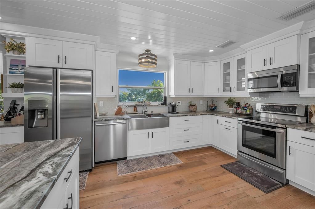 For Rent: $6,800 (3 beds, 3 baths, 2702 Square Feet)