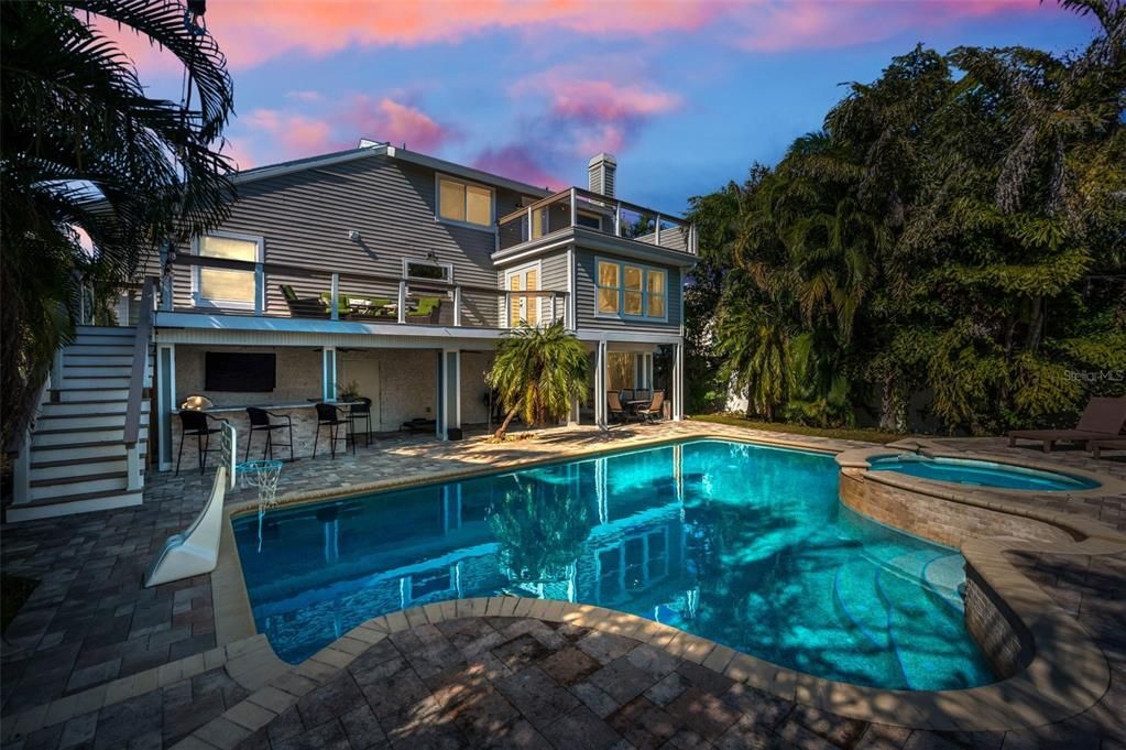 For Rent: $6,800 (3 beds, 3 baths, 2702 Square Feet)