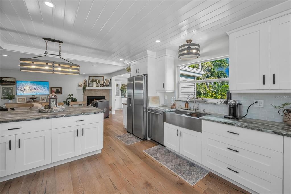 For Rent: $6,800 (3 beds, 3 baths, 2702 Square Feet)