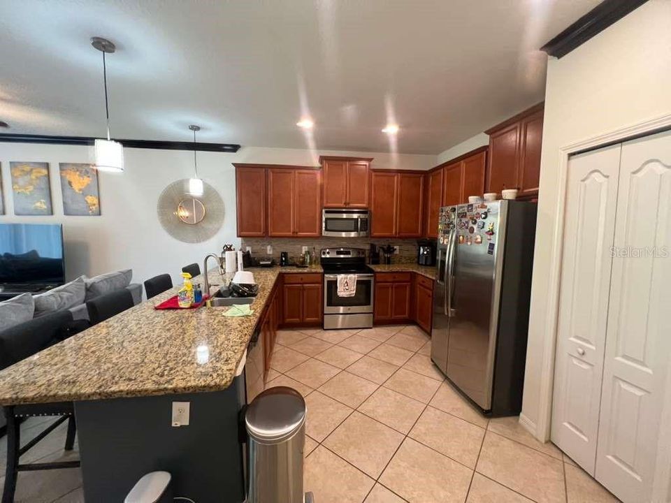 待售: $265,000 (2 贝兹, 2 浴室, 1374 平方英尺)