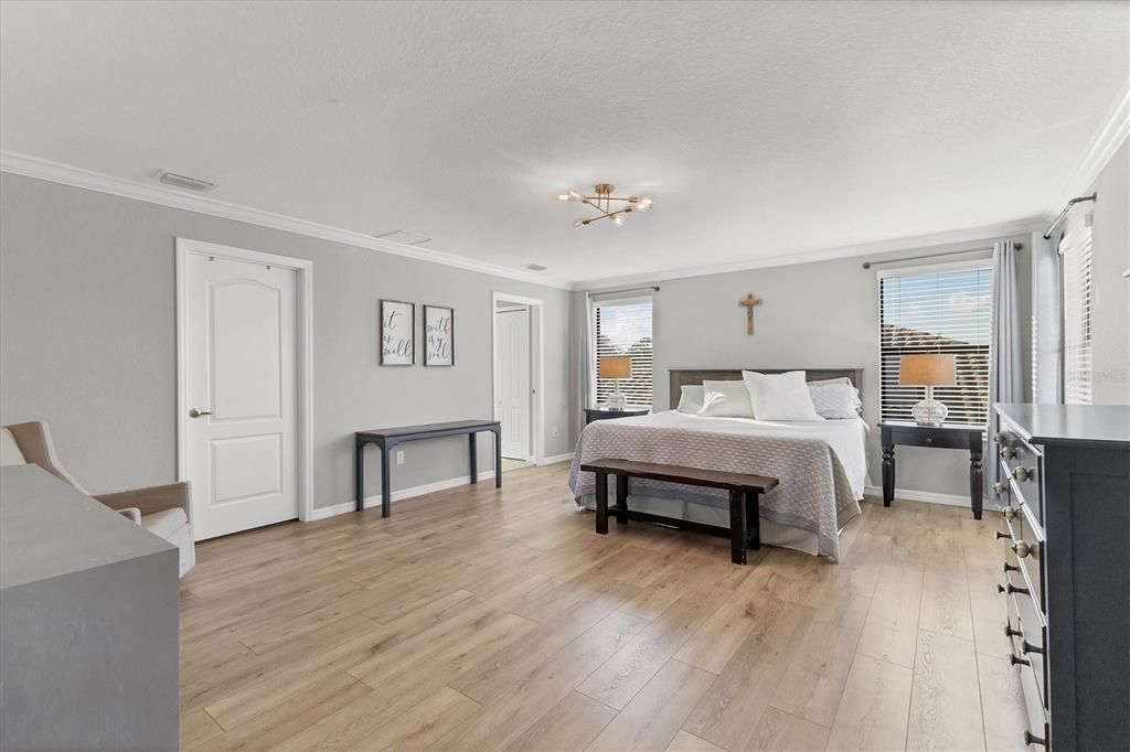 For Sale: $780,000 (6 beds, 4 baths, 3908 Square Feet)