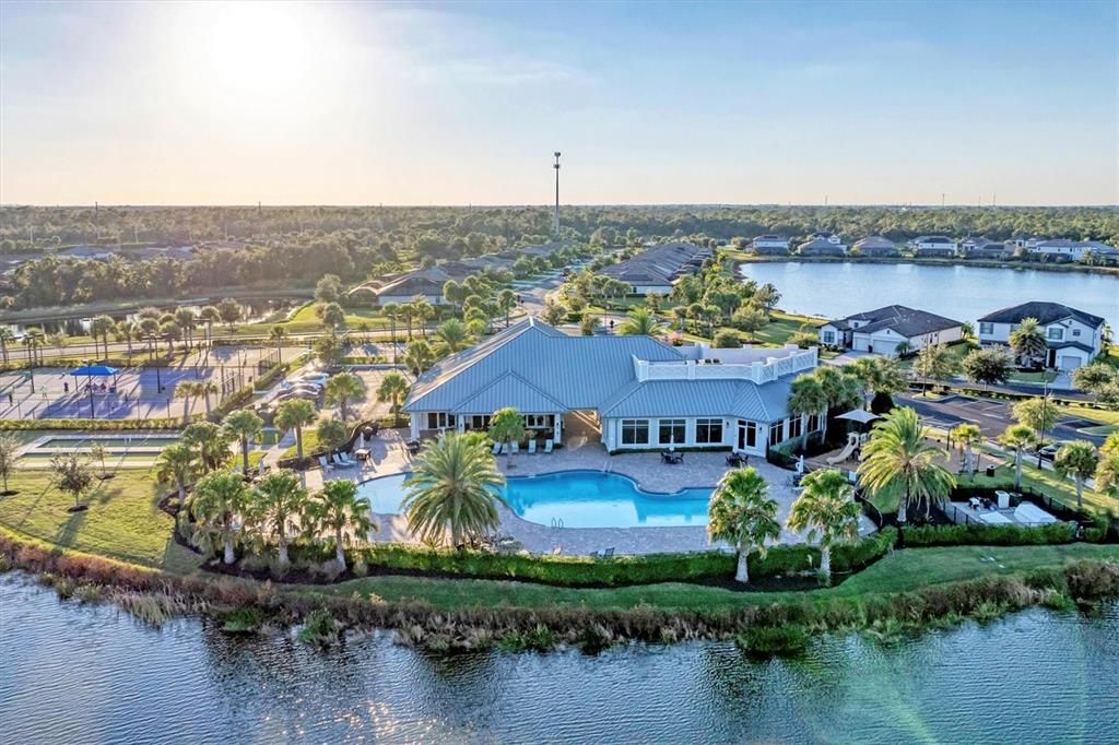 For Sale: $780,000 (6 beds, 4 baths, 3908 Square Feet)