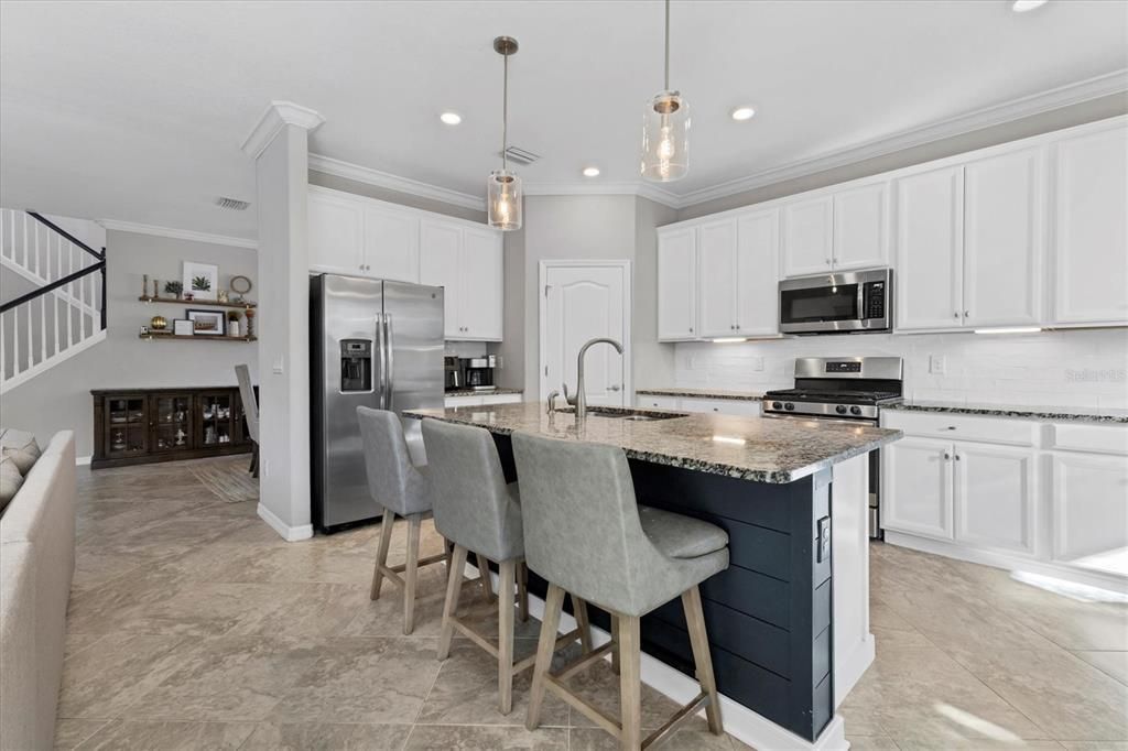 For Sale: $780,000 (6 beds, 4 baths, 3908 Square Feet)