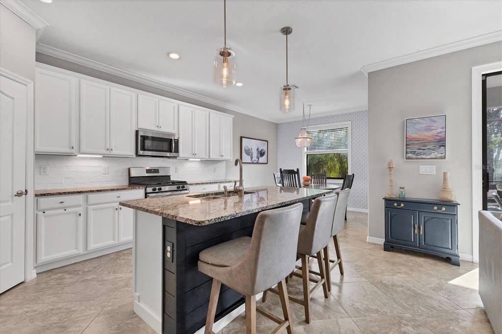 For Sale: $780,000 (6 beds, 4 baths, 3908 Square Feet)