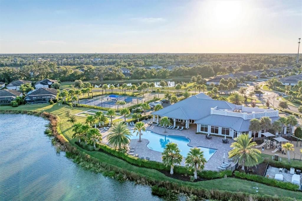 For Sale: $780,000 (6 beds, 4 baths, 3908 Square Feet)