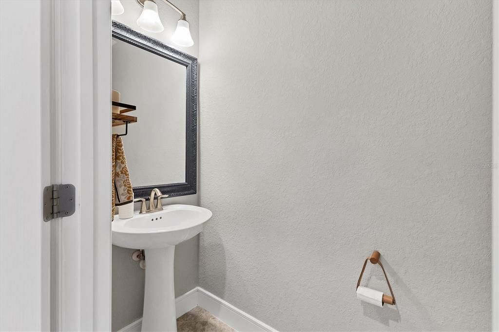 For Sale: $780,000 (6 beds, 4 baths, 3908 Square Feet)