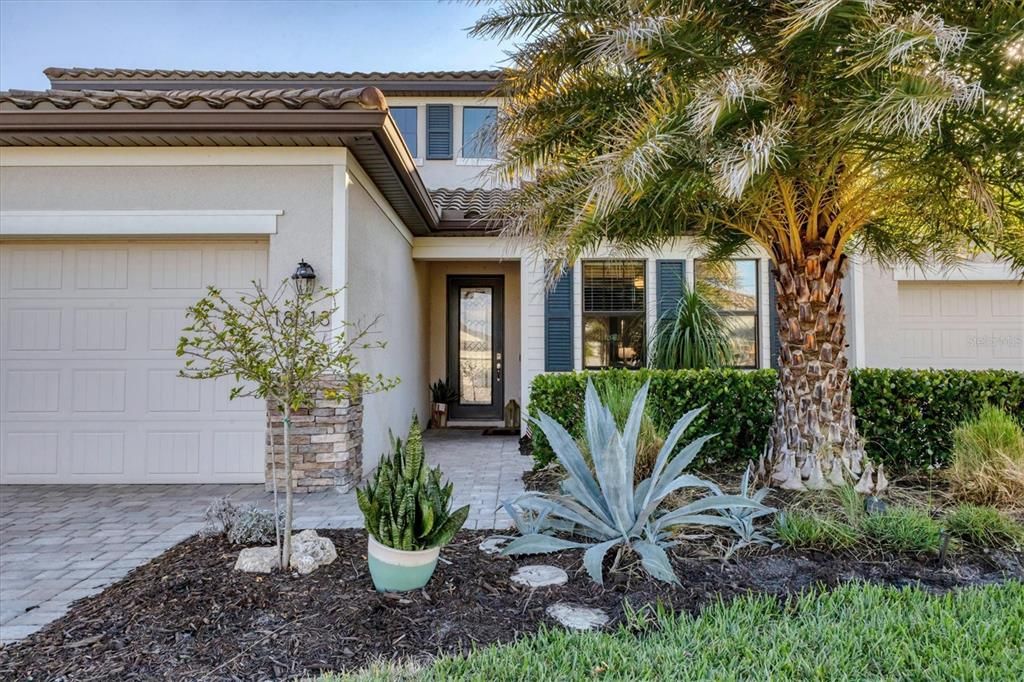 For Sale: $780,000 (6 beds, 4 baths, 3908 Square Feet)