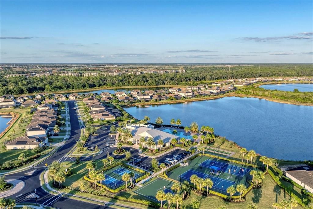 For Sale: $780,000 (6 beds, 4 baths, 3908 Square Feet)