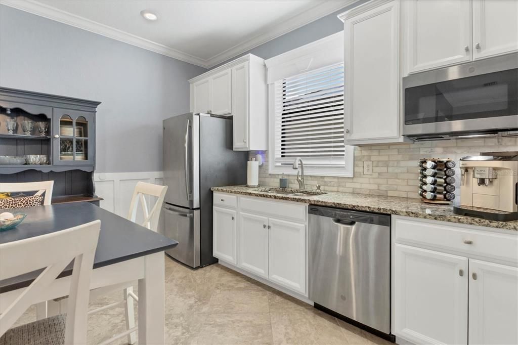 For Sale: $780,000 (6 beds, 4 baths, 3908 Square Feet)