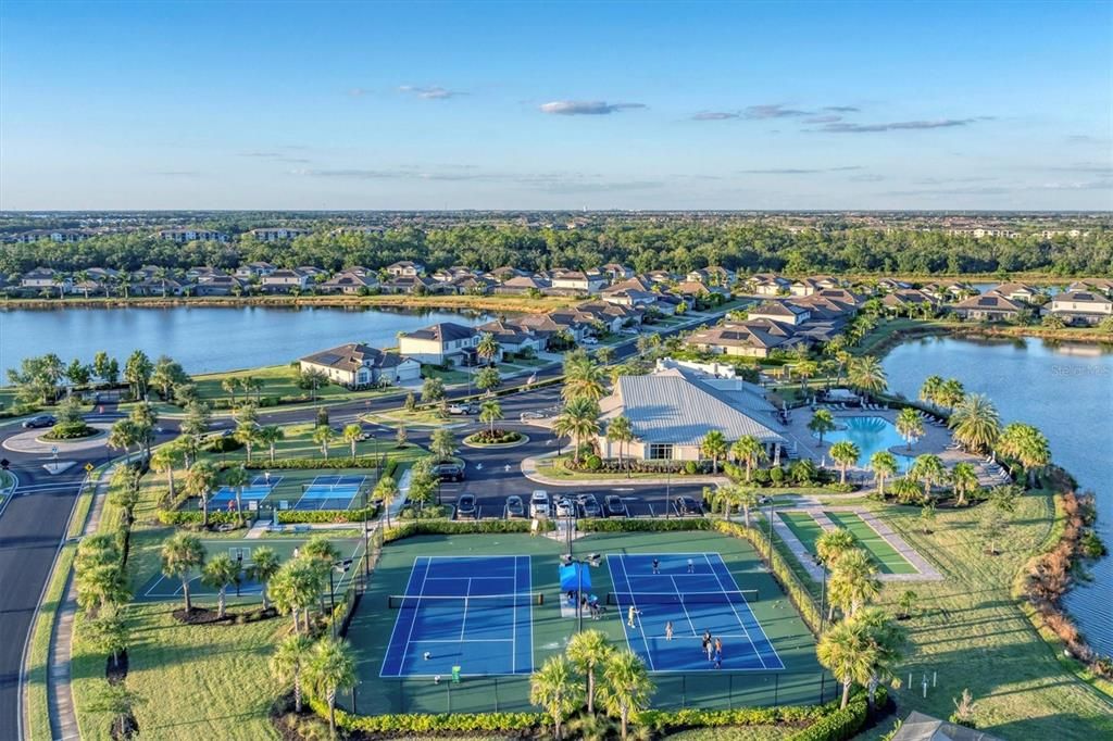 For Sale: $780,000 (6 beds, 4 baths, 3908 Square Feet)