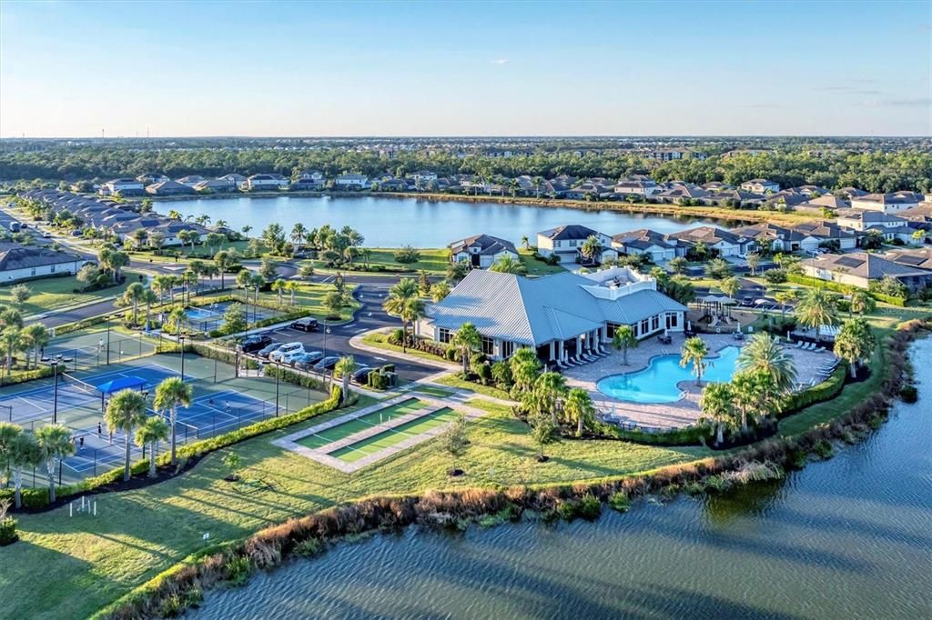 For Sale: $780,000 (6 beds, 4 baths, 3908 Square Feet)