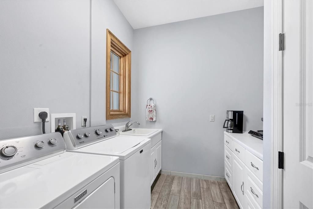 Active With Contract: $1,200,000 (4 beds, 4 baths, 4097 Square Feet)