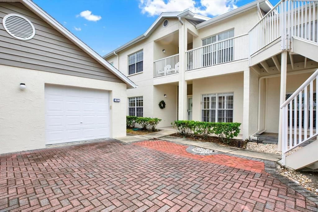 For Sale: $349,900 (2 beds, 2 baths, 1235 Square Feet)