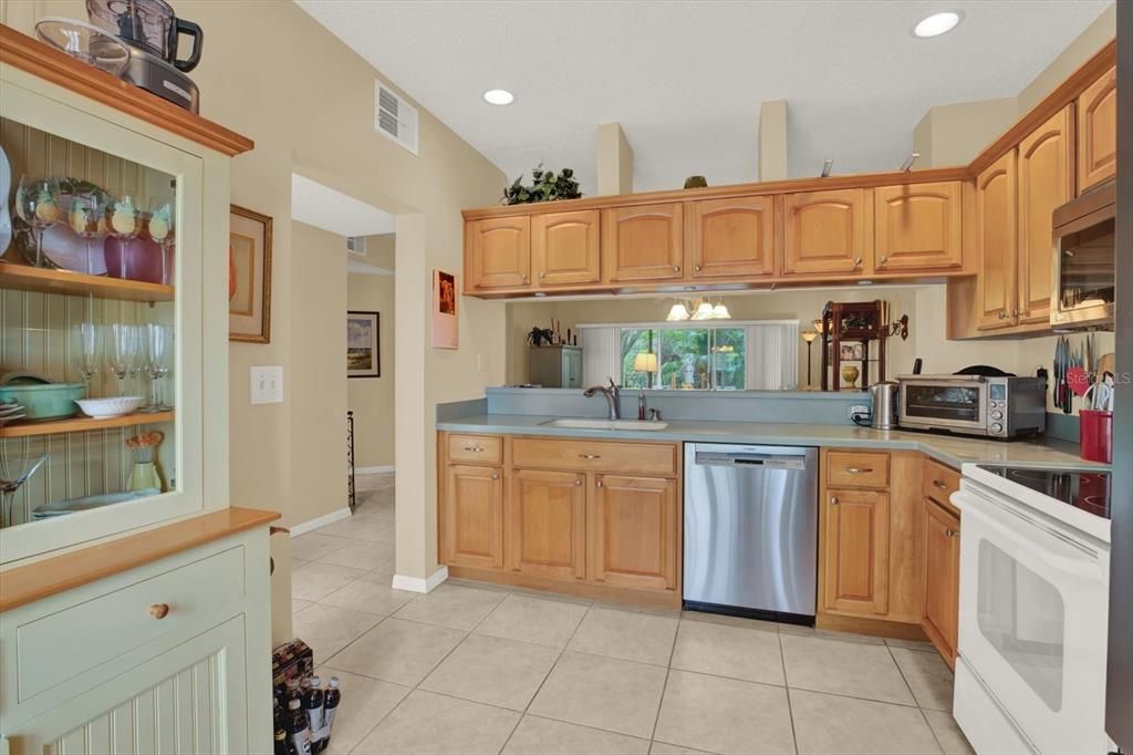 For Sale: $349,900 (2 beds, 2 baths, 1235 Square Feet)