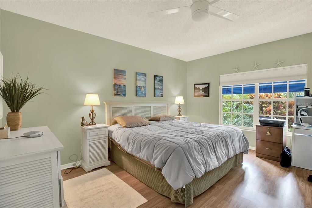 For Sale: $349,900 (2 beds, 2 baths, 1235 Square Feet)