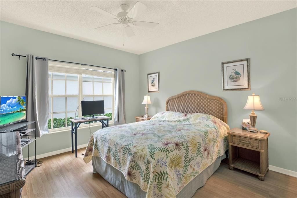 For Sale: $349,900 (2 beds, 2 baths, 1235 Square Feet)