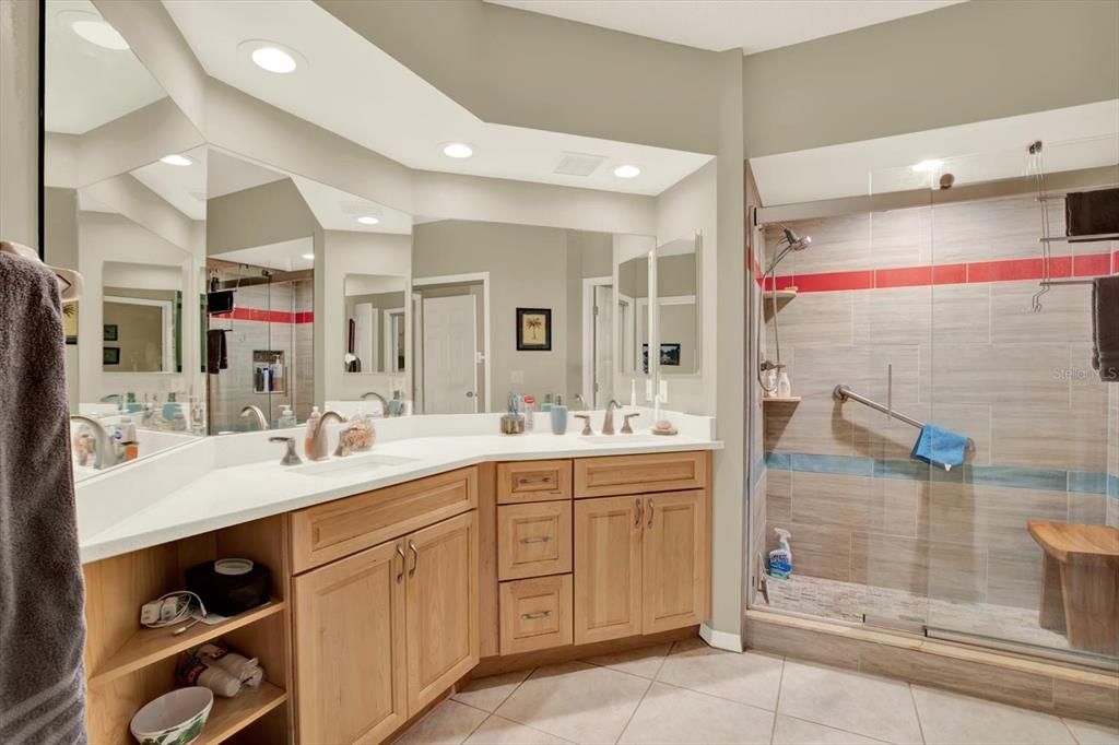 For Sale: $349,900 (2 beds, 2 baths, 1235 Square Feet)