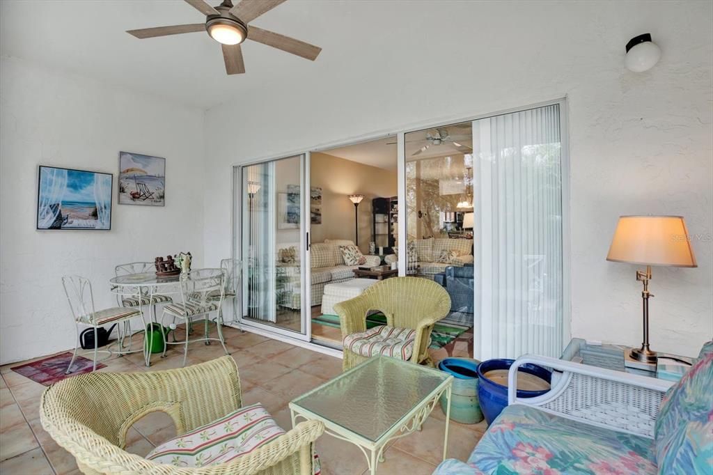 For Sale: $349,900 (2 beds, 2 baths, 1235 Square Feet)