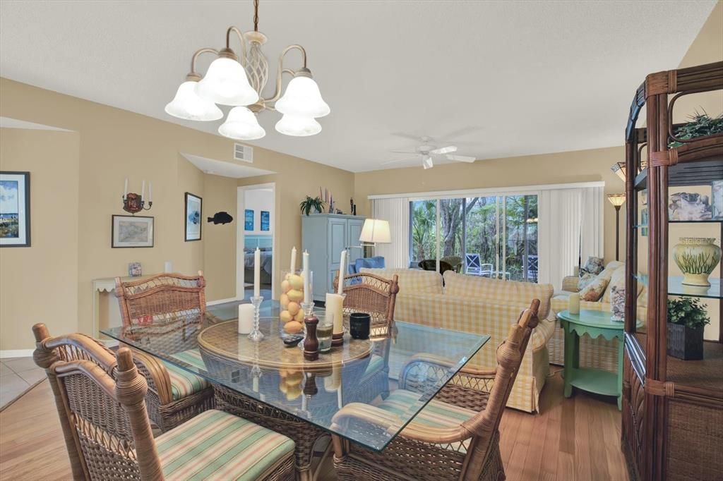 For Sale: $349,900 (2 beds, 2 baths, 1235 Square Feet)