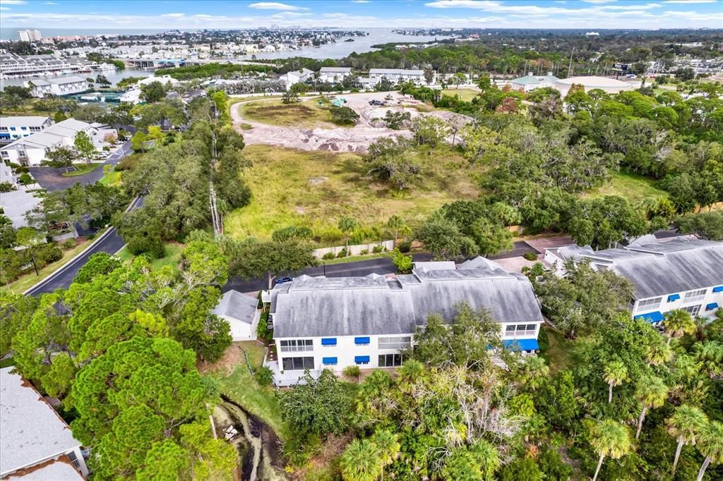 For Sale: $349,900 (2 beds, 2 baths, 1235 Square Feet)