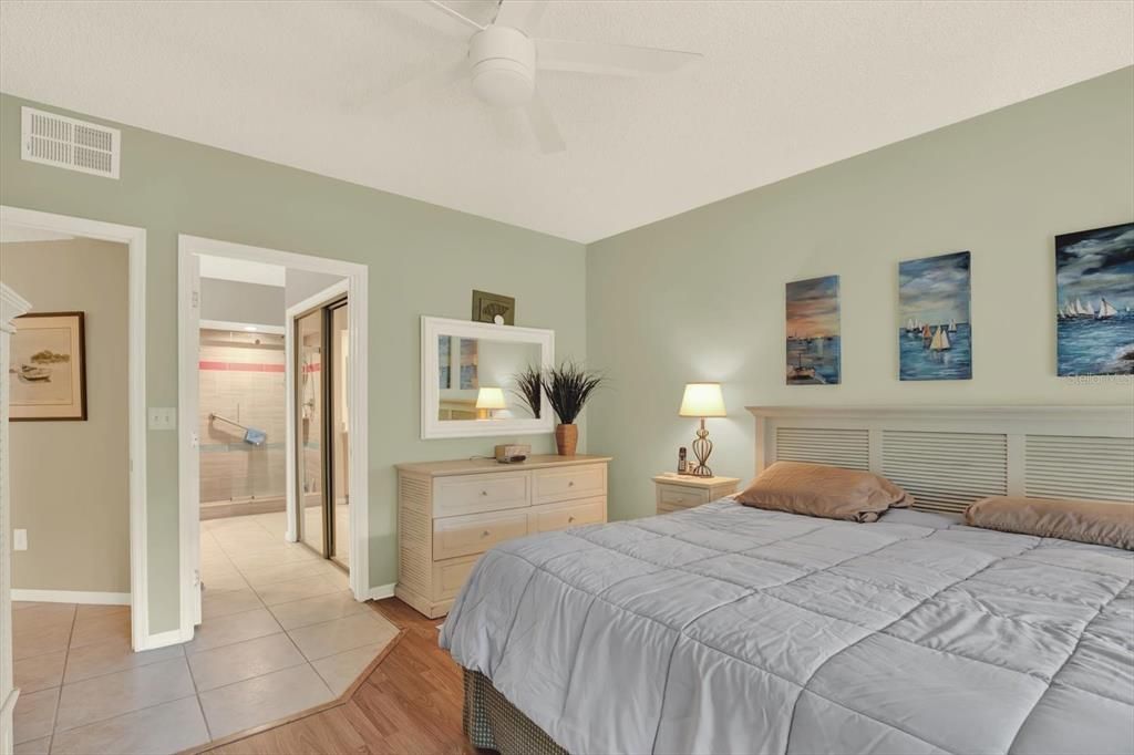 For Sale: $349,900 (2 beds, 2 baths, 1235 Square Feet)