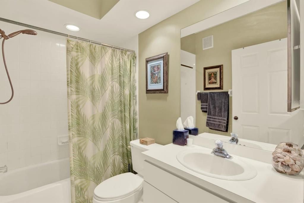 For Sale: $349,900 (2 beds, 2 baths, 1235 Square Feet)