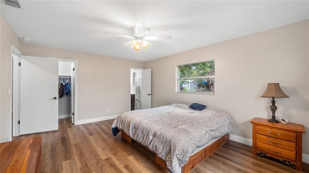 For Rent: $2,400 (3 beds, 2 baths, 1637 Square Feet)