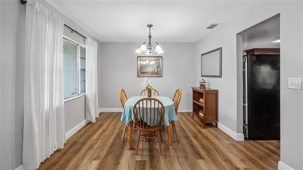 For Rent: $2,400 (3 beds, 2 baths, 1637 Square Feet)