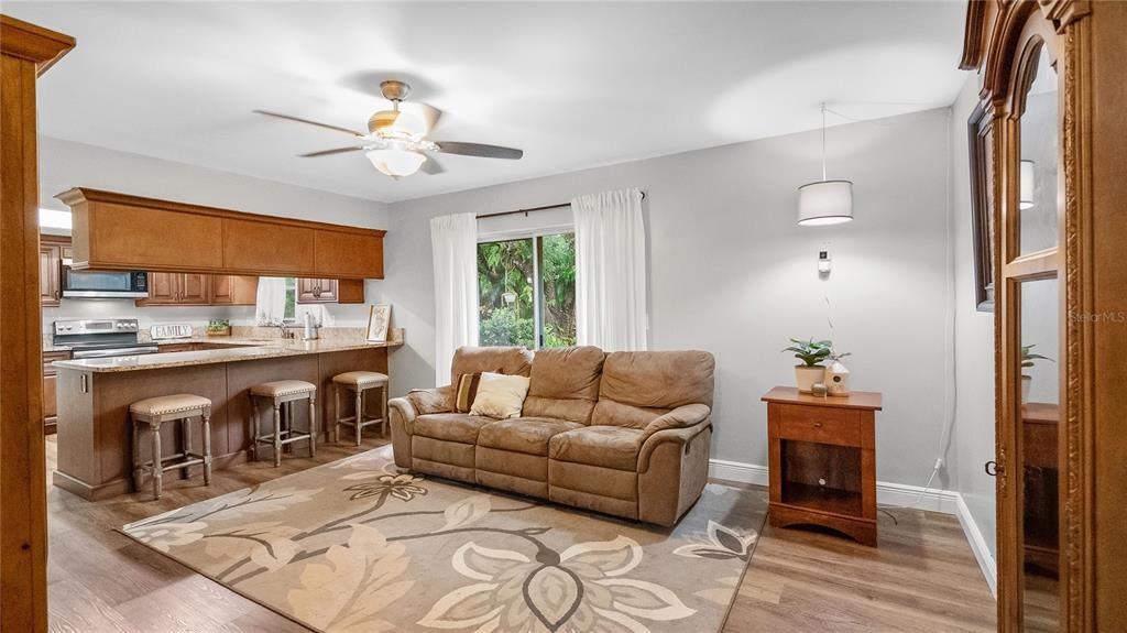 For Rent: $2,400 (3 beds, 2 baths, 1637 Square Feet)