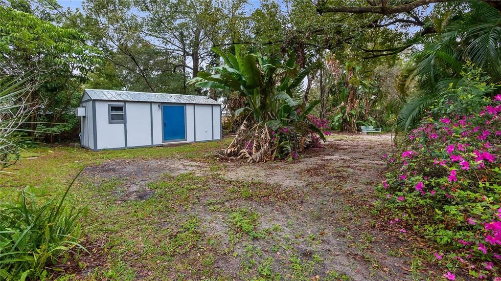 For Rent: $2,400 (3 beds, 2 baths, 1637 Square Feet)