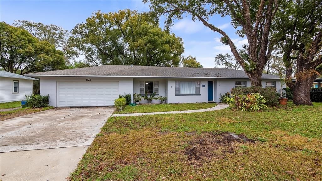 For Rent: $2,400 (3 beds, 2 baths, 1637 Square Feet)