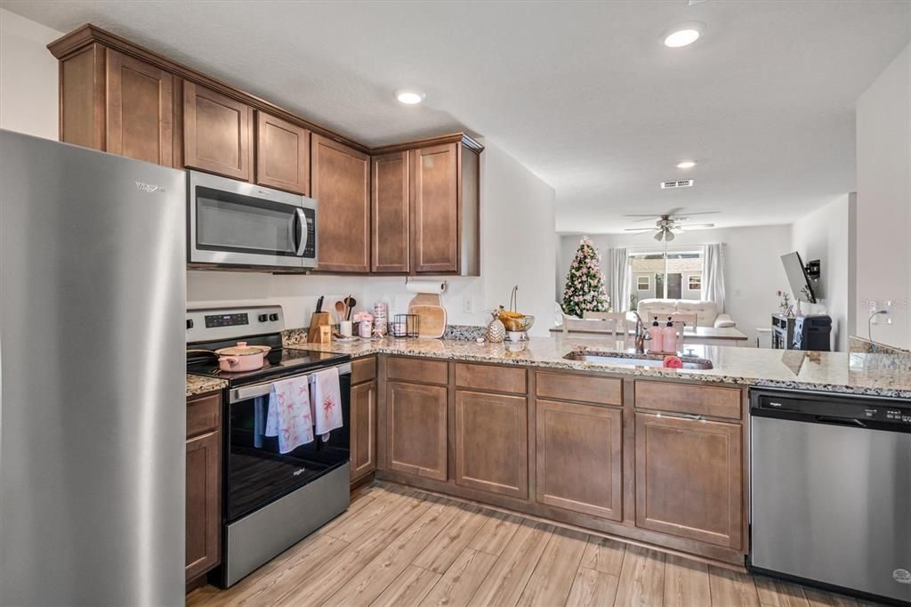 На продажу: $300,000 (3 спален, 2 ванн, 1270 Квадратных фут)