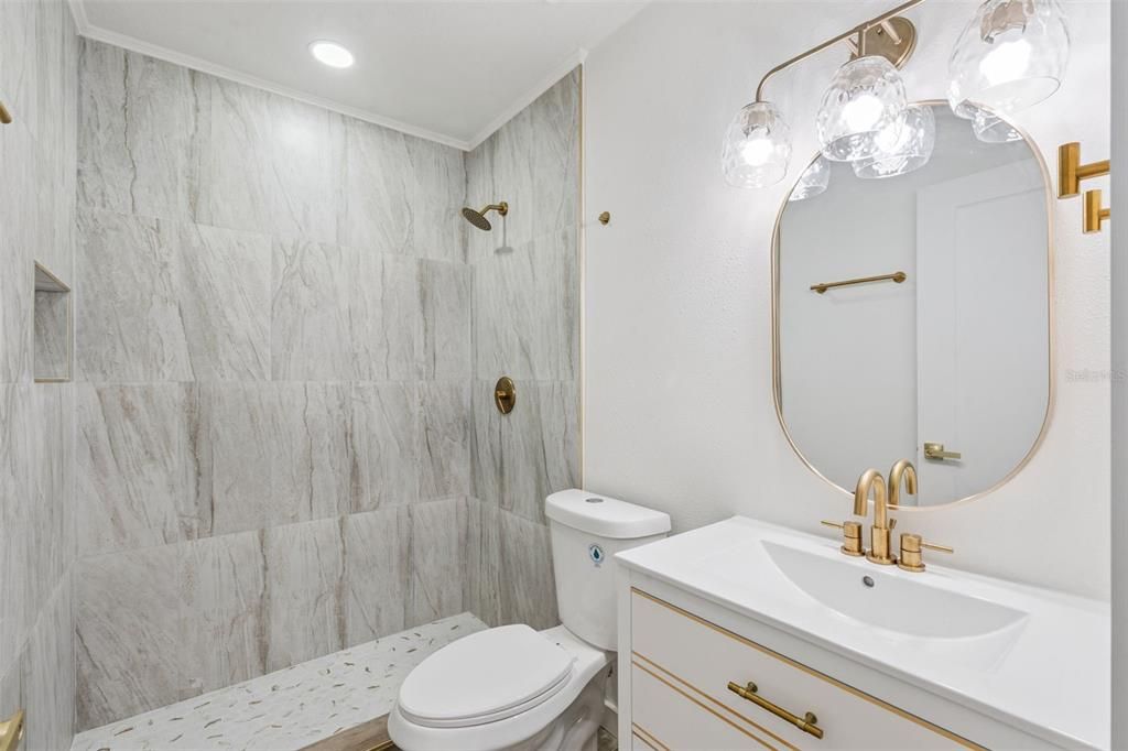 На продажу: $319,000 (2 спален, 1 ванн, 998 Квадратных фут)