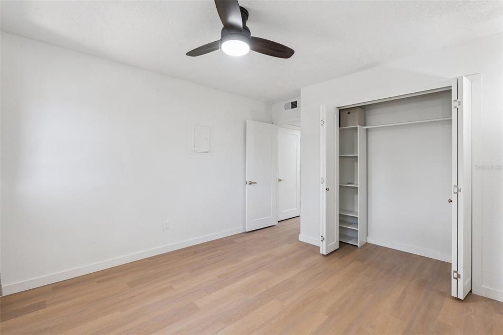 На продажу: $319,000 (2 спален, 1 ванн, 998 Квадратных фут)