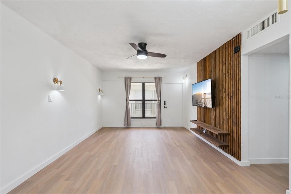 На продажу: $319,000 (2 спален, 1 ванн, 998 Квадратных фут)