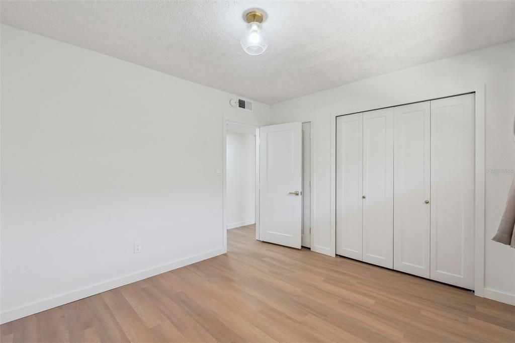 На продажу: $319,000 (2 спален, 1 ванн, 998 Квадратных фут)