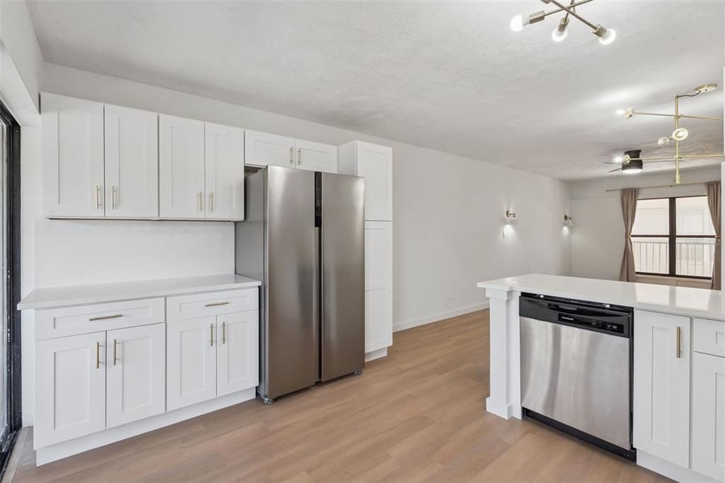 На продажу: $319,000 (2 спален, 1 ванн, 998 Квадратных фут)