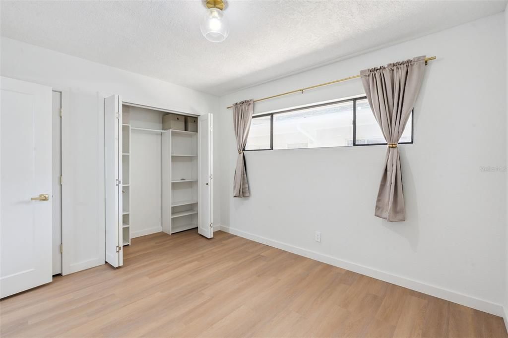 На продажу: $319,000 (2 спален, 1 ванн, 998 Квадратных фут)