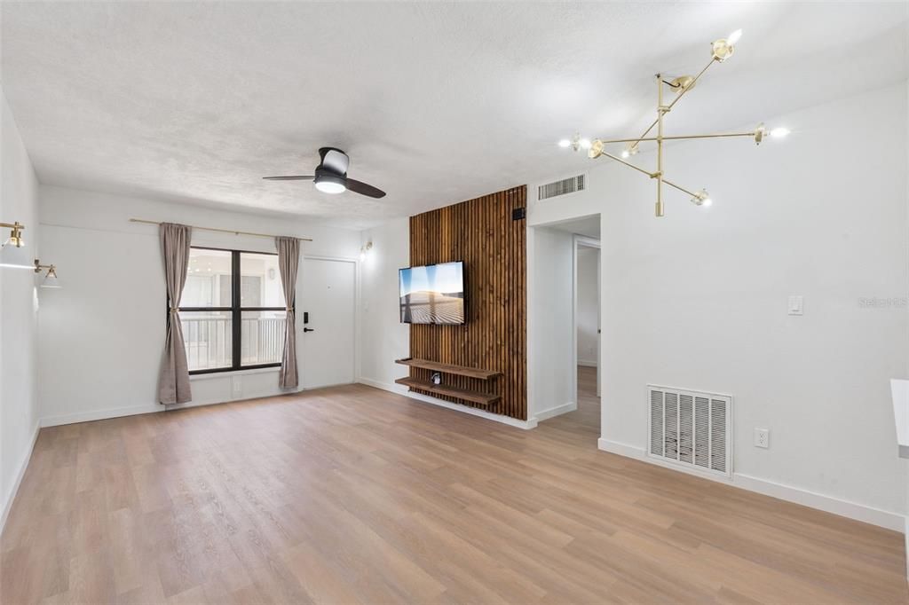 На продажу: $319,000 (2 спален, 1 ванн, 998 Квадратных фут)