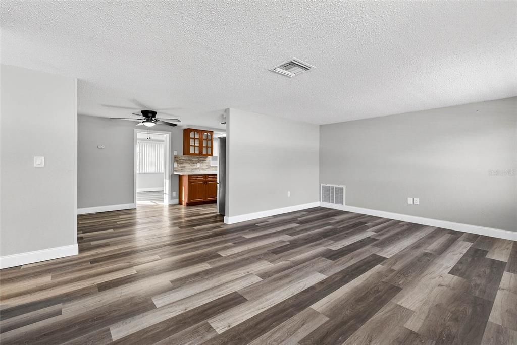 待售: $239,900 (3 贝兹, 1 浴室, 1128 平方英尺)