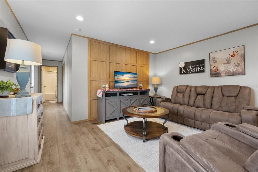 For Sale: $334,900 (3 beds, 2 baths, 1125 Square Feet)