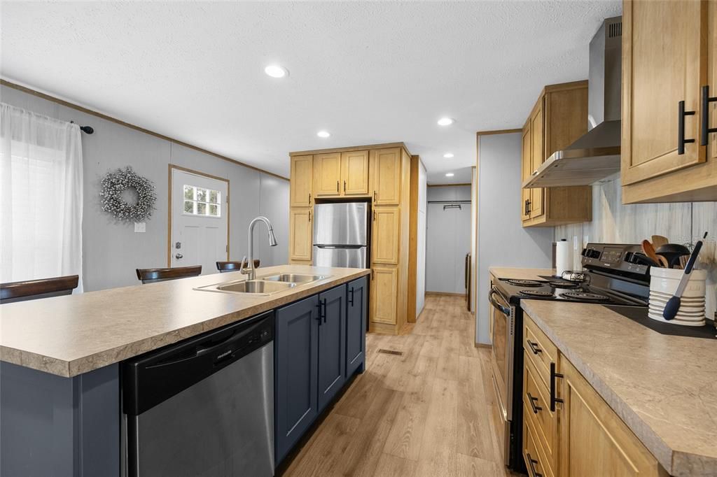 For Sale: $334,900 (3 beds, 2 baths, 1125 Square Feet)