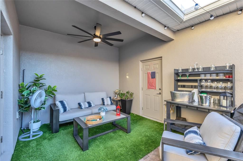 En Venta: $455,000 (4 camas, 2 baños, 1863 Pies cuadrados)