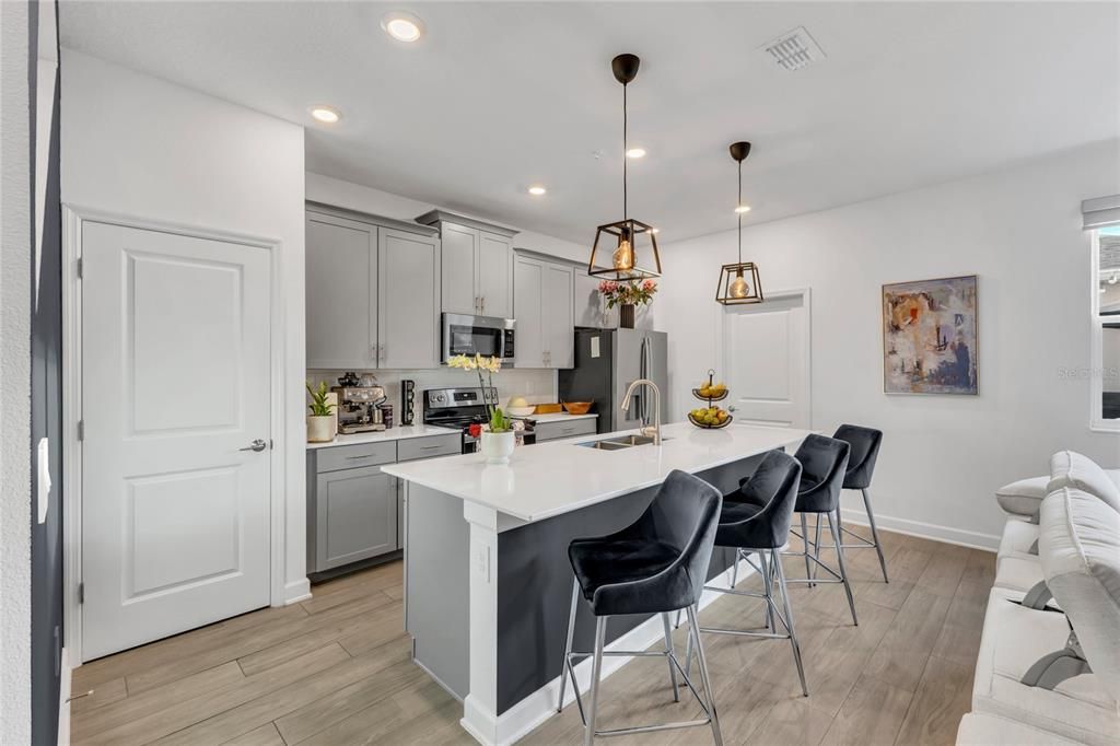 En Venta: $455,000 (4 camas, 2 baños, 1863 Pies cuadrados)