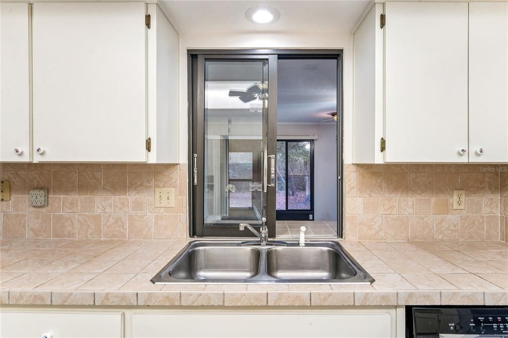 For Sale: $229,000 (2 beds, 2 baths, 1839 Square Feet)